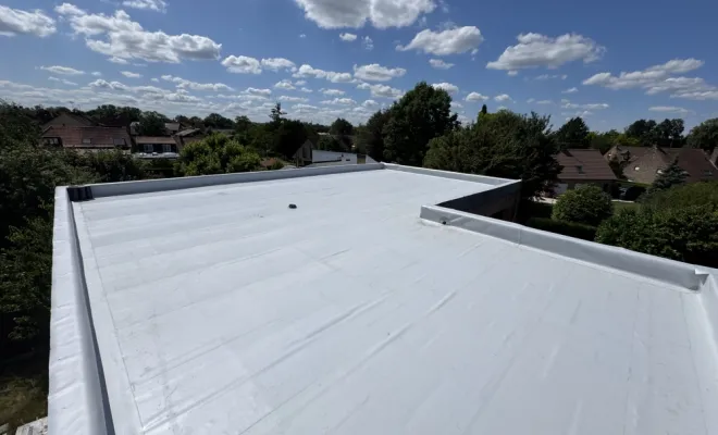 Membrane fini avec relevé, angle de renfort ,et ep d’évacuation 